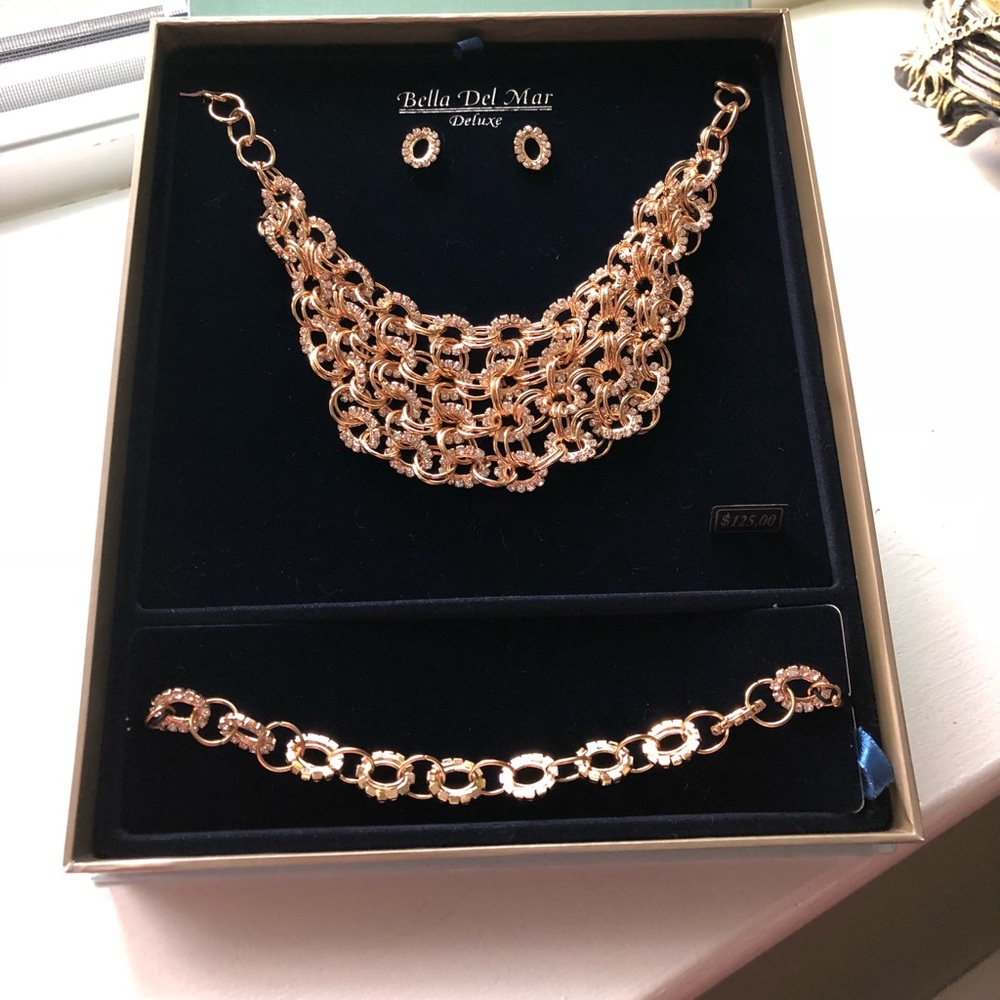 Gorgeous set. Necklace, bracelet and earrings.